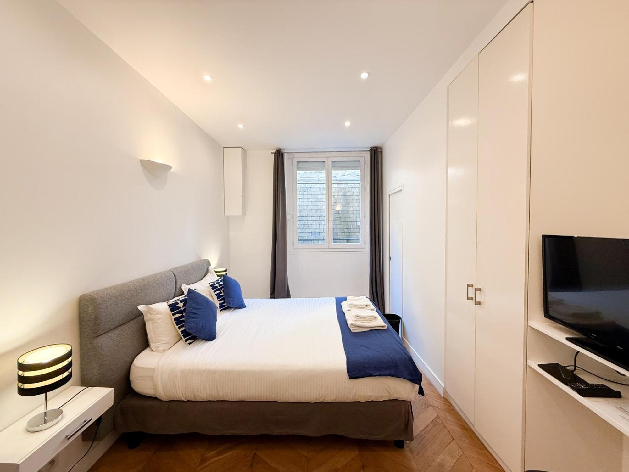 Square Bed & Breakfast