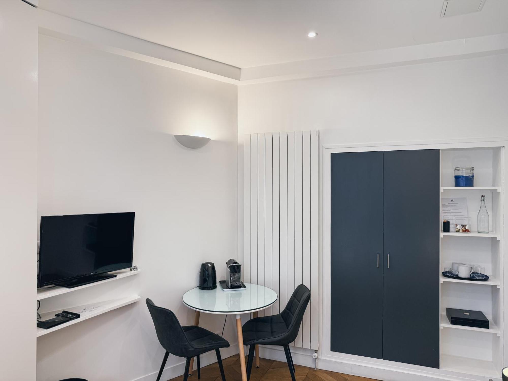 Square Bed & Breakfast