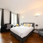 Square Bed & Breakfast