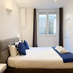 Square Bed & Breakfast