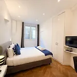 Bed & Breakfast Square