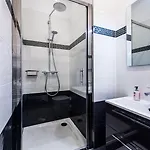 Bed & Breakfast Square 4*